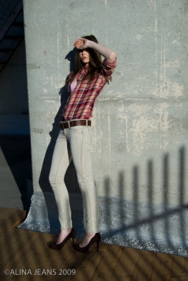 Nicole Linkletter
Photo: Mark Tierney
For: Alina Jeans
