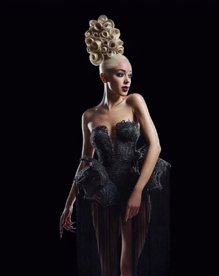 Gabrielle Kniery
Photo: Luis Alvarez
For: America's Beauty Show 2019 Art Noir Campaign
