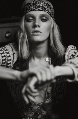 Leila Goldkuhl
Photo: Graham Dunn Photo
For: Free People | Rock Icons
